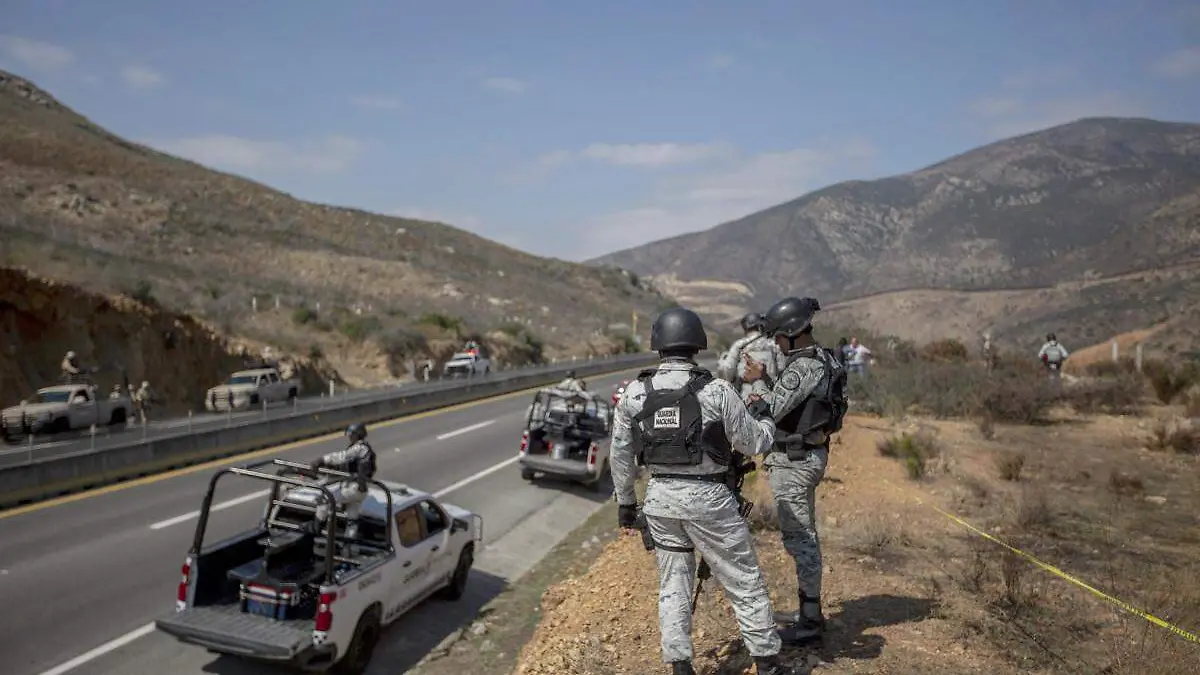 Guardia Nacional vigilando carreteras